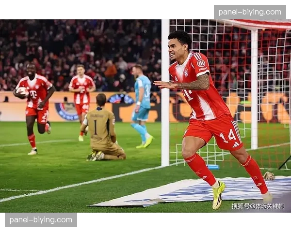 拜仁新援迪亚斯德甲第21轮上演帽子戏法，独造五球当选最佳球员