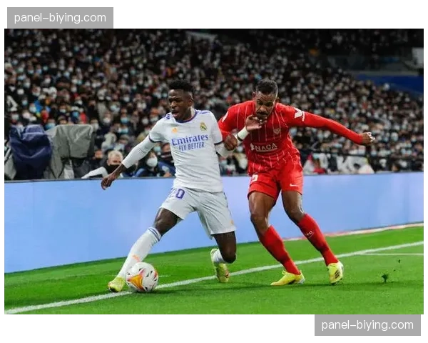 维尼修斯禁区外重炮轰门，皇马2-0扩大领先优势